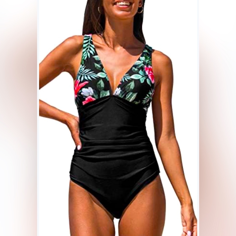 NWT CUPSHE One piece swimsuit , cross back ,L